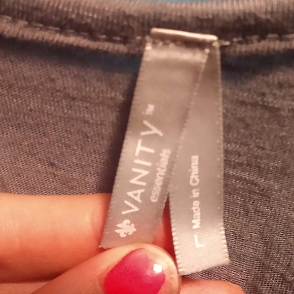 ✨ Sparkly, sequined, flowy gray tank - Picture 2 of 9